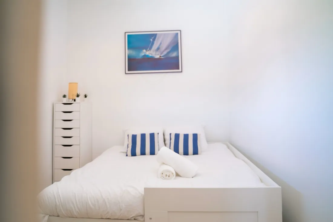 Chambre lumineuse de la Villa Sonatine