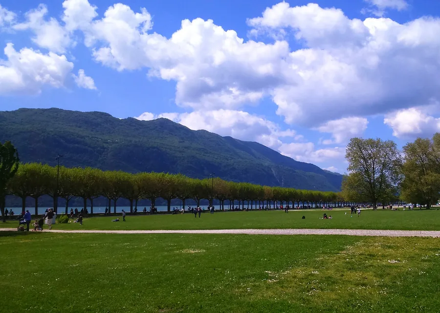 L'esplanade du lac à Aix-les-Bains